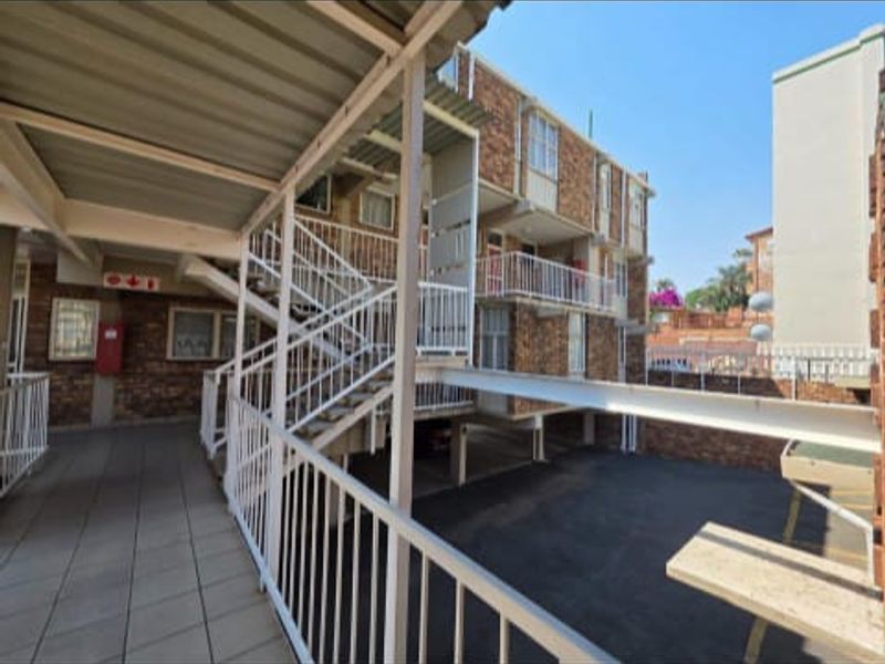 Jewel of a Home overlooking Bedfordwiew for less than R5000 a month repayment - Photo 9