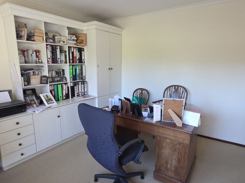 Warm and Inviting Home situated on the Game Estate - Photo 10
