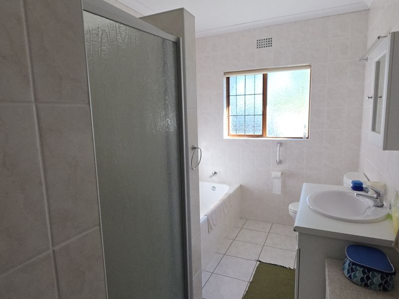 Warm and Inviting Home situated on the Game Estate - Photo 9
