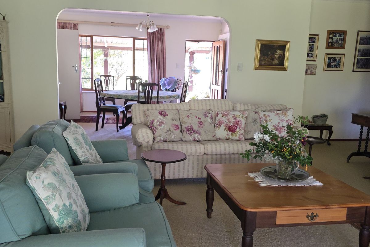 Warm and Inviting Home situated on the Game Estate - Photo 3
