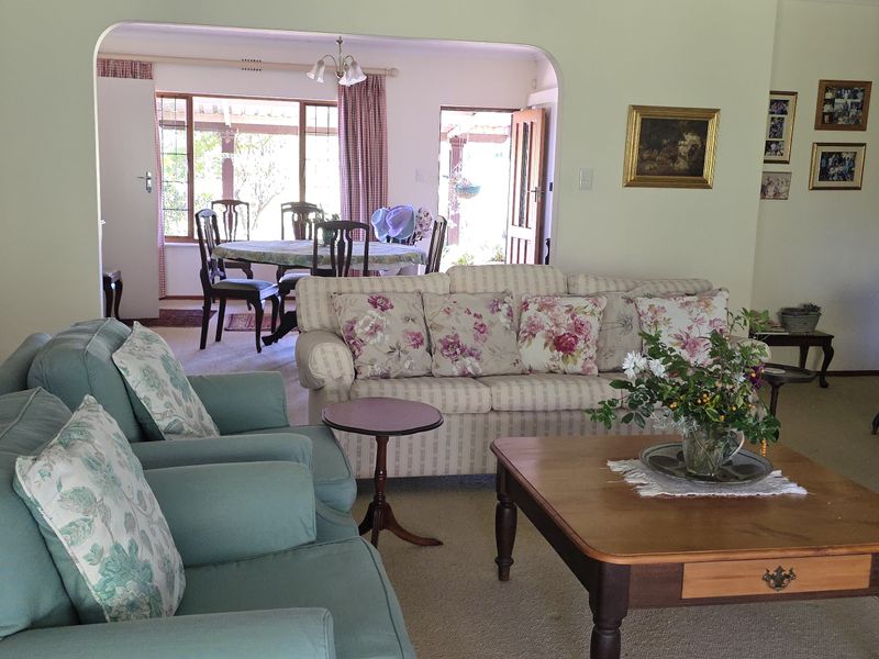 Warm and Inviting Home situated on the Game Estate - Photo 3