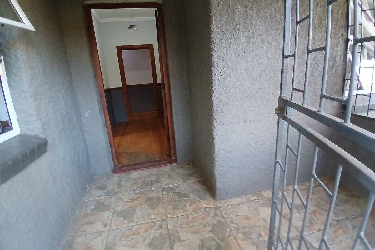3 Bedroom House for sale in Dunnottar - Photo 2
