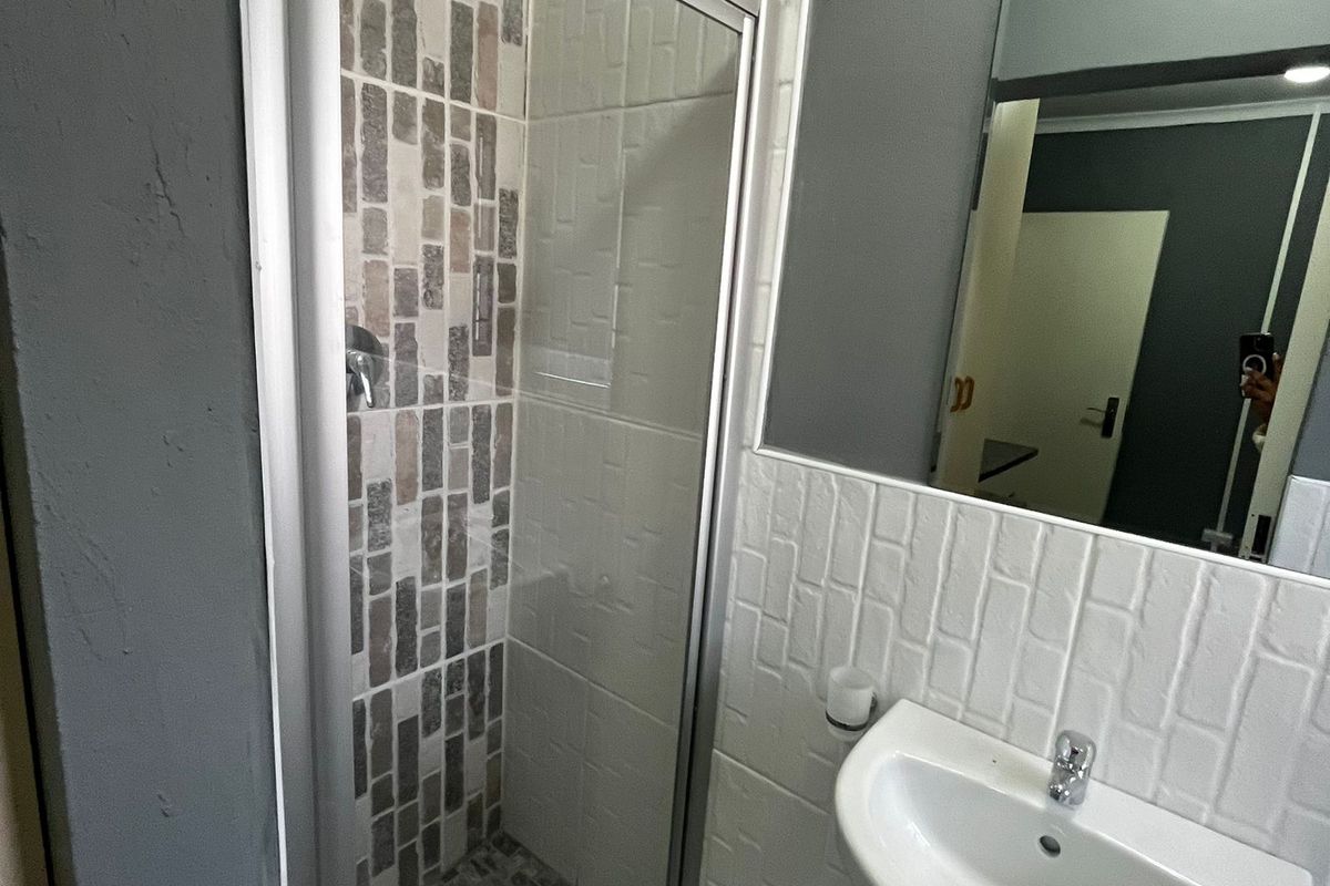 3 Bedroom House to Rent in Westbourne Fully Furnished or Unfurnished - Photo 5