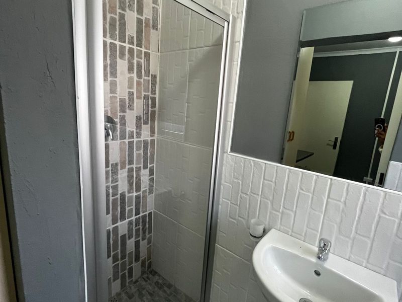 3 Bedroom House to Rent in Westbourne Fully Furnished or Unfurnished - Photo 5