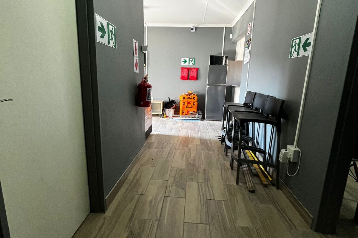 3 Bedroom House to Rent in Westbourne Fully Furnished or Unfurnished - Photo 4