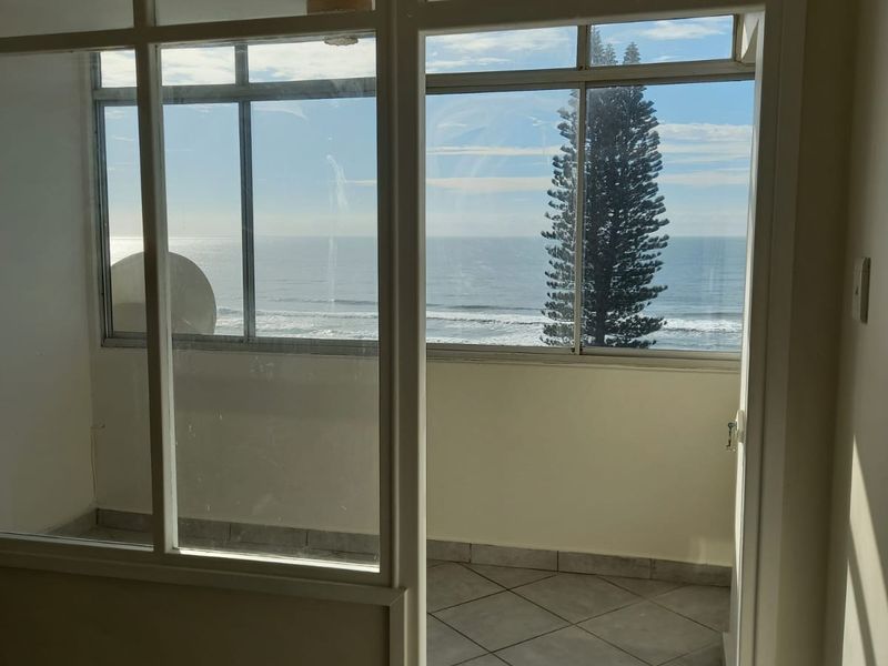Charming 1 Bedroom Shareblock Apartment with Stunning Sea Views - Photo 6
