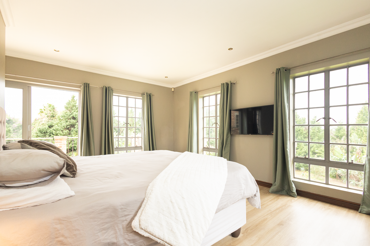 Beyond the Ordinary -Spacious Living in a Prime Vierlanden Location - Photo 2
