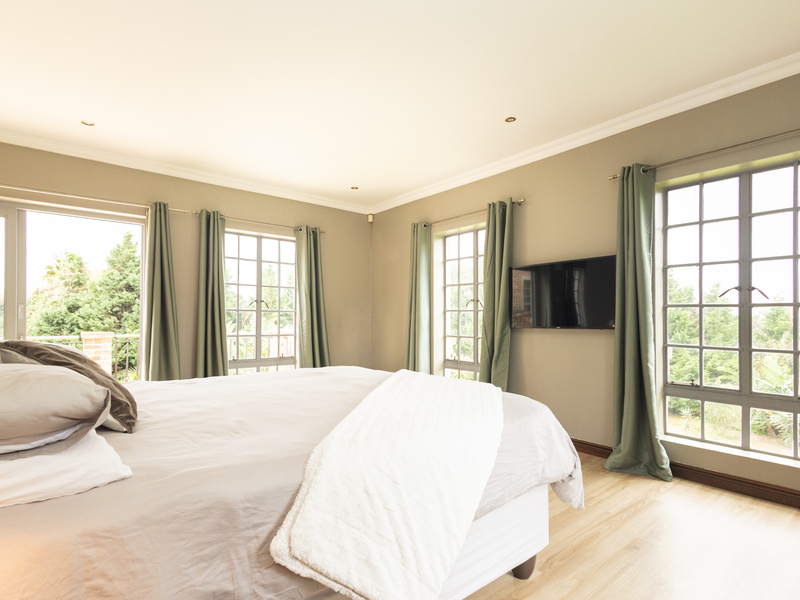 Beyond the Ordinary -Spacious Living in a Prime Vierlanden Location - Photo 2