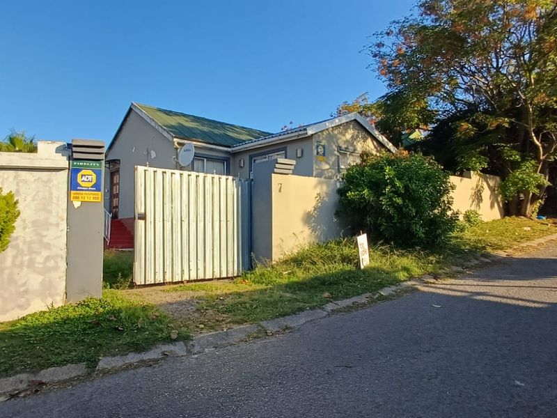 Spacious 4-Bedroom Family Home with Income Potential in Southernwood - Photo 4