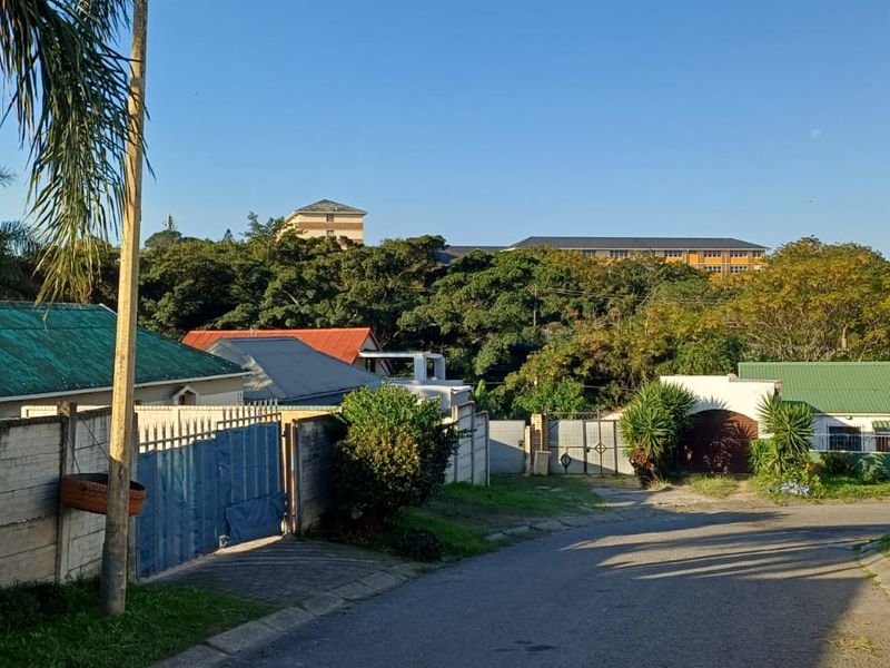 Spacious 4-Bedroom Family Home with Income Potential in Southernwood - Photo 1