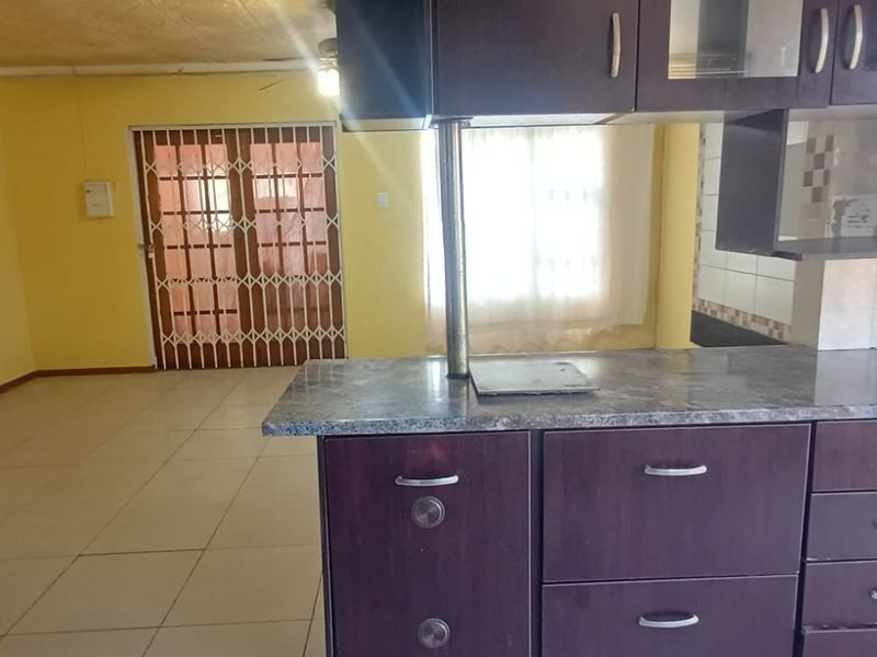 Spacious 4-Bedroom Family Home with Income Potential in Southernwood - Photo 7