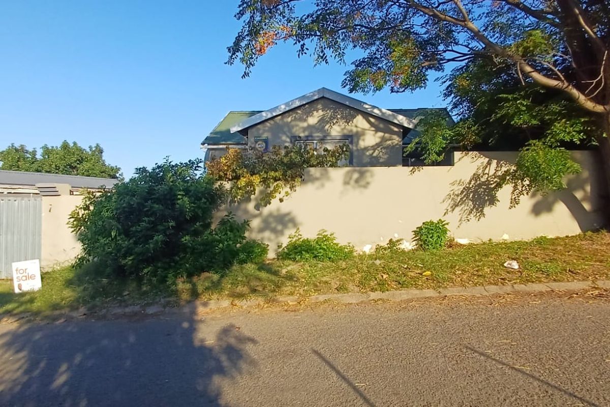 Spacious 4-Bedroom Family Home with Income Potential in Southernwood - Photo 2