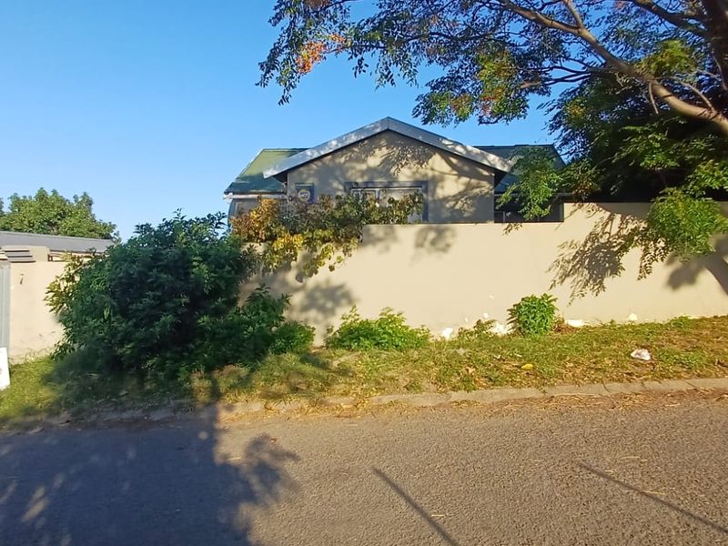 Spacious 4-Bedroom Family Home with Income Potential in Southernwood - Photo 2