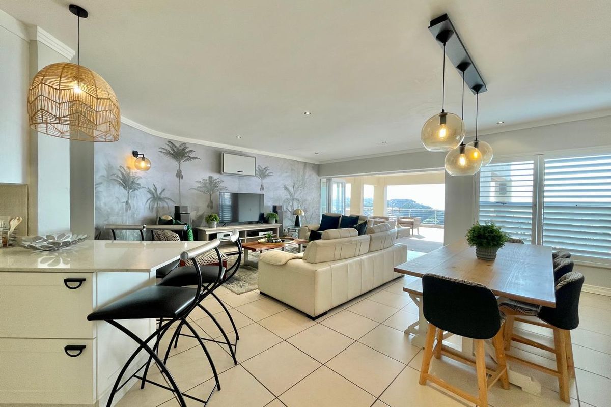 Luxury Ocean View Apartment in Prime Location - Photo 3