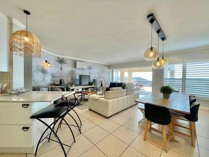 Luxury Ocean View Apartment in Prime Location - Photo 3