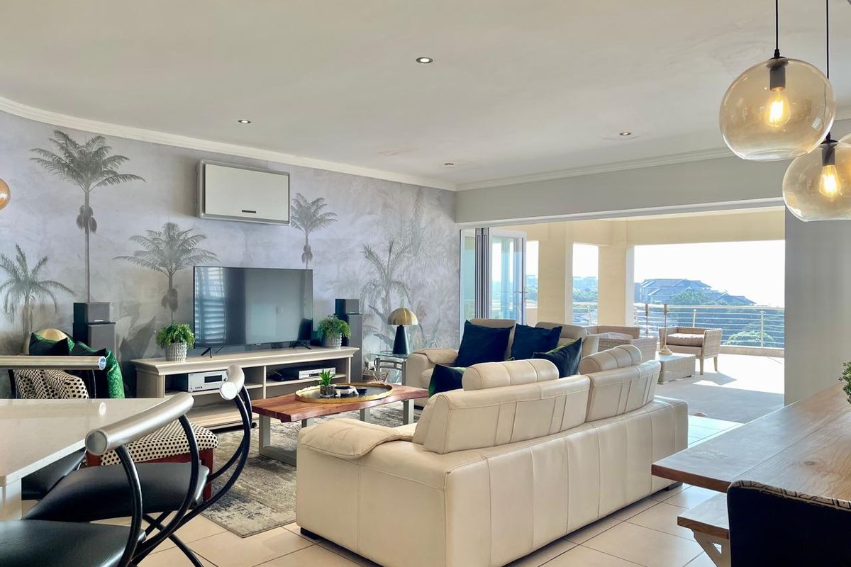 Luxury Ocean View Apartment in Prime Location - Photo 4