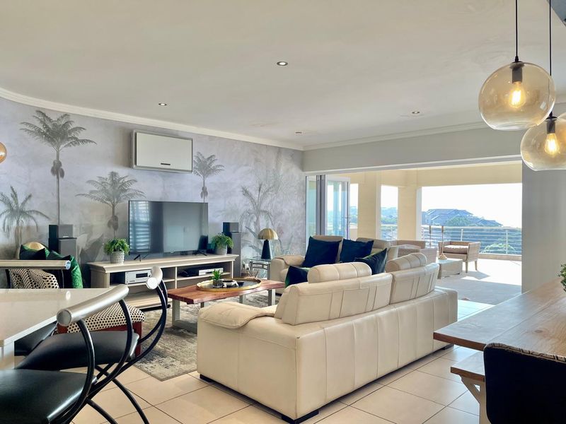 Luxury Ocean View Apartment in Prime Location - Photo 4