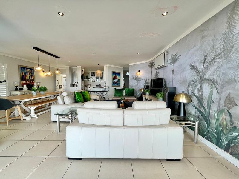 Luxury Ocean View Apartment in Prime Location - Photo 9