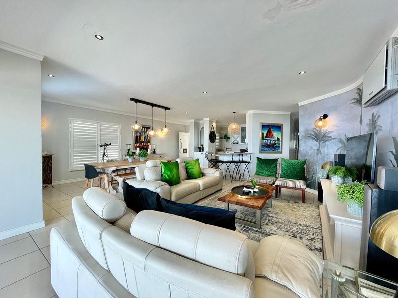 Luxury Ocean View Apartment in Prime Location - Photo 10