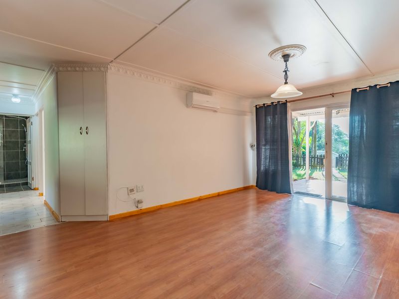 Secure Unit with Manned entrance - Photo 8