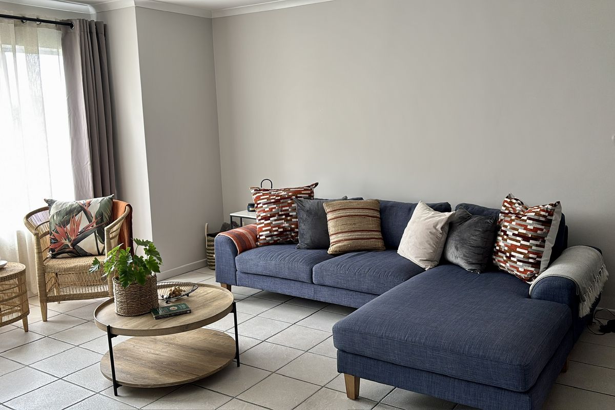 Beautiful Pet-Friendly 2-Bedroom Apartment Available Furnished or Unfurnished – No High Season Move- - Photo 4