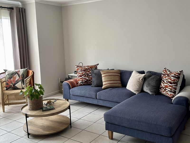Beautiful Pet-Friendly 2-Bedroom Apartment Available Furnished or Unfurnished – No High Season Move- - Photo 4