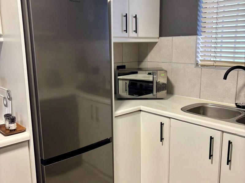 Beautiful Pet-Friendly 2-Bedroom Apartment Available Furnished or Unfurnished – No High Season Move- - Photo 10