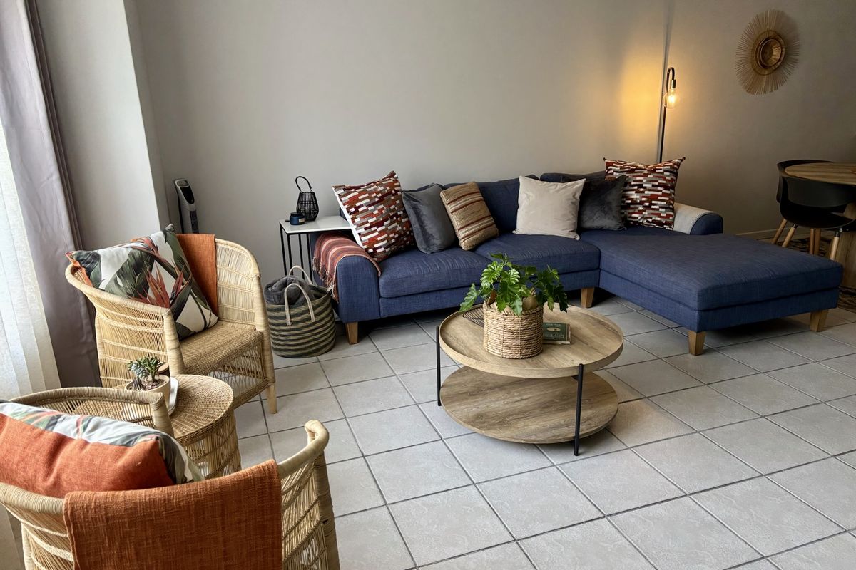 Beautiful Pet-Friendly 2-Bedroom Apartment Available Furnished or Unfurnished – No High Season Move- - Photo 3