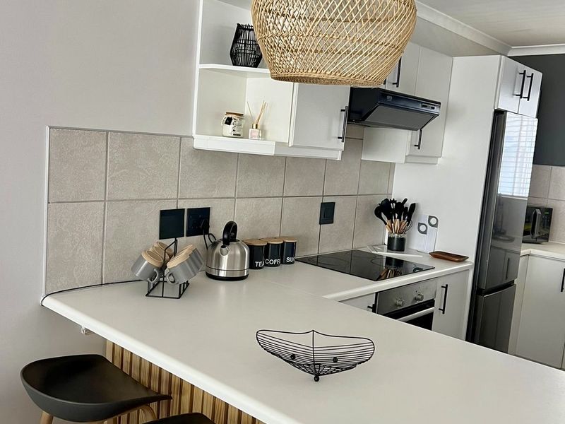 Beautiful Pet-Friendly 2-Bedroom Apartment Available Furnished or Unfurnished – No High Season Move- - Photo 7