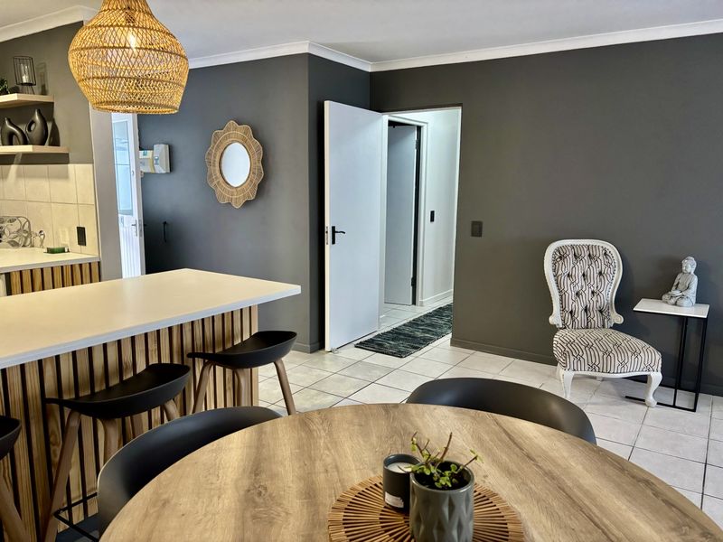 Beautiful Pet-Friendly 2-Bedroom Apartment Available Furnished or Unfurnished – No High Season Move- - Photo 6