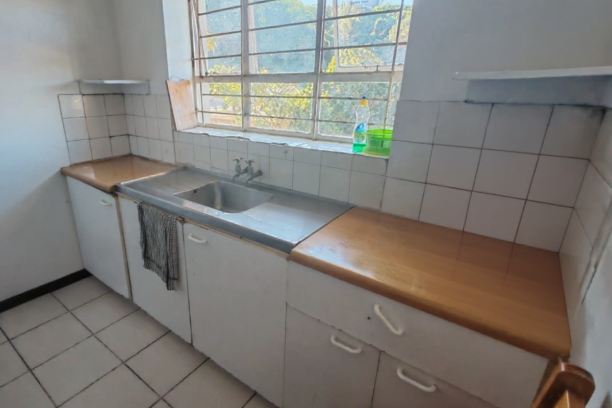 SPACIOUS ONE BEDROOM APARTMENT!!! - Photo 5
