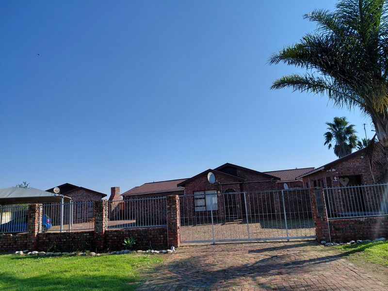 Neat & Modern Home in Quiet Windsor Park, Despatch - Photo 2