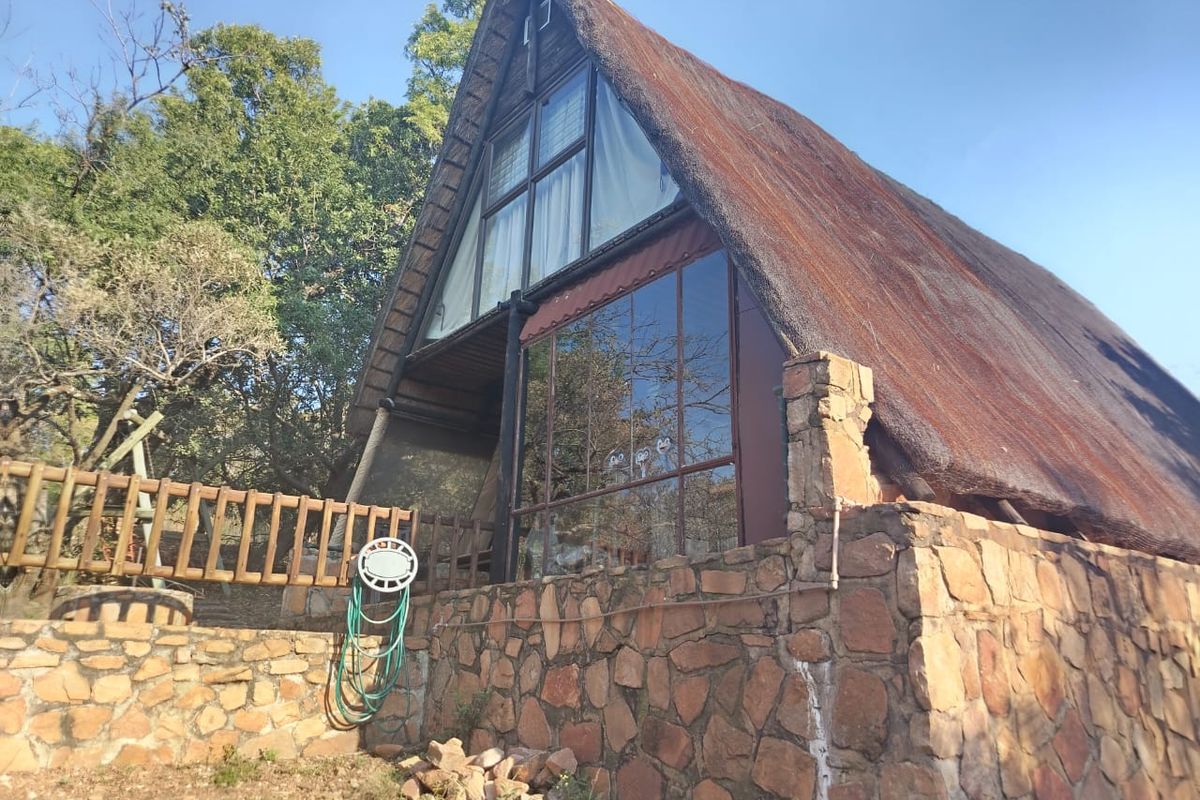 Charming 3-bedroom house for sale in Utopia Nature Estate, Rustenburg—your dream home awaits! - Photo 3