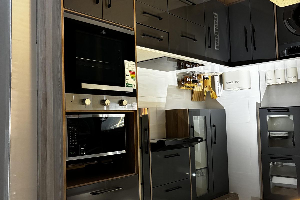 Stylish Newly Renovated 2-Bedroom Apartment with Modern Finishes - Photo 4