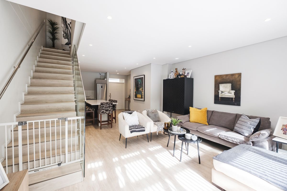 ELEGANT THREE BEDROOM TOWNHOUSE WITH QUALITY FINISHES AND PRIVATE SPLASH POOL - Photo 5