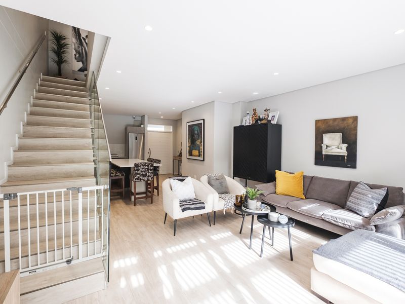 ELEGANT THREE BEDROOM TOWNHOUSE WITH QUALITY FINISHES AND PRIVATE SPLASH POOL - Photo 5