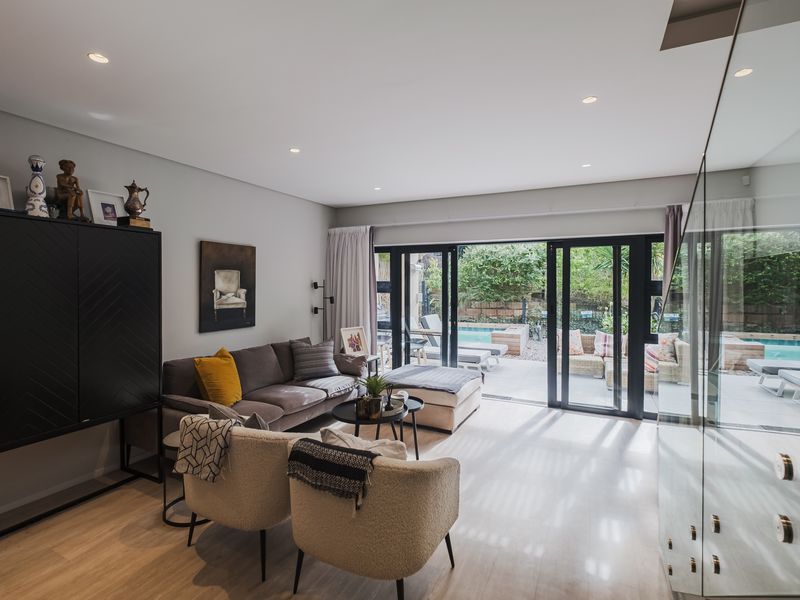 ELEGANT THREE BEDROOM TOWNHOUSE WITH QUALITY FINISHES AND PRIVATE SPLASH POOL - Photo 2