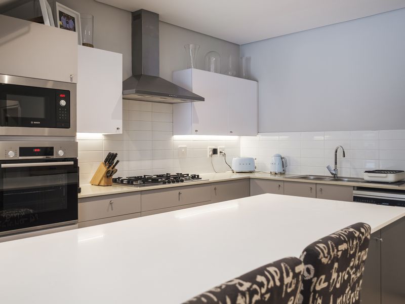ELEGANT THREE BEDROOM TOWNHOUSE WITH QUALITY FINISHES AND PRIVATE SPLASH POOL - Photo 10