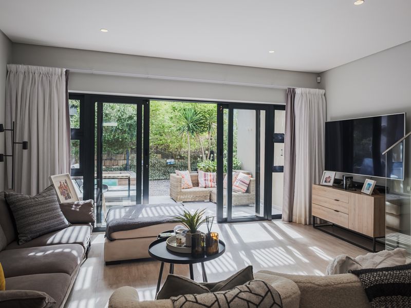 ELEGANT THREE BEDROOM TOWNHOUSE WITH QUALITY FINISHES AND PRIVATE SPLASH POOL - Photo 1