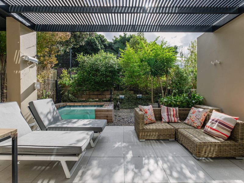 ELEGANT THREE BEDROOM TOWNHOUSE WITH QUALITY FINISHES AND PRIVATE SPLASH POOL - Photo 7