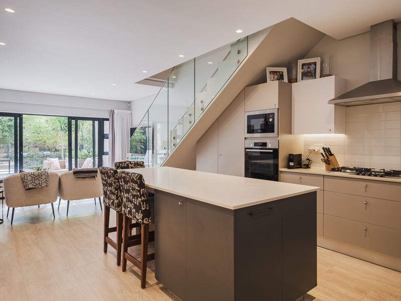 ELEGANT THREE BEDROOM TOWNHOUSE WITH QUALITY FINISHES AND PRIVATE SPLASH POOL - Photo 4
