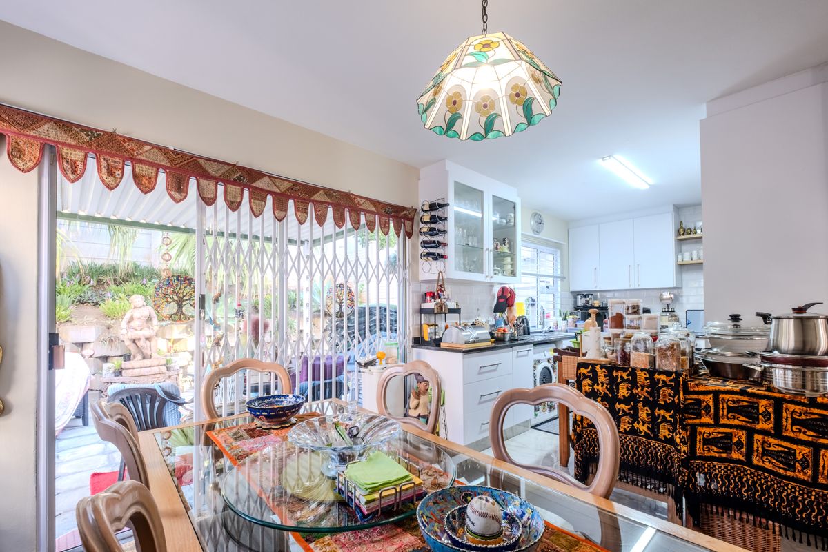 Comfortable duplex living in serene surroundings - Photo 5