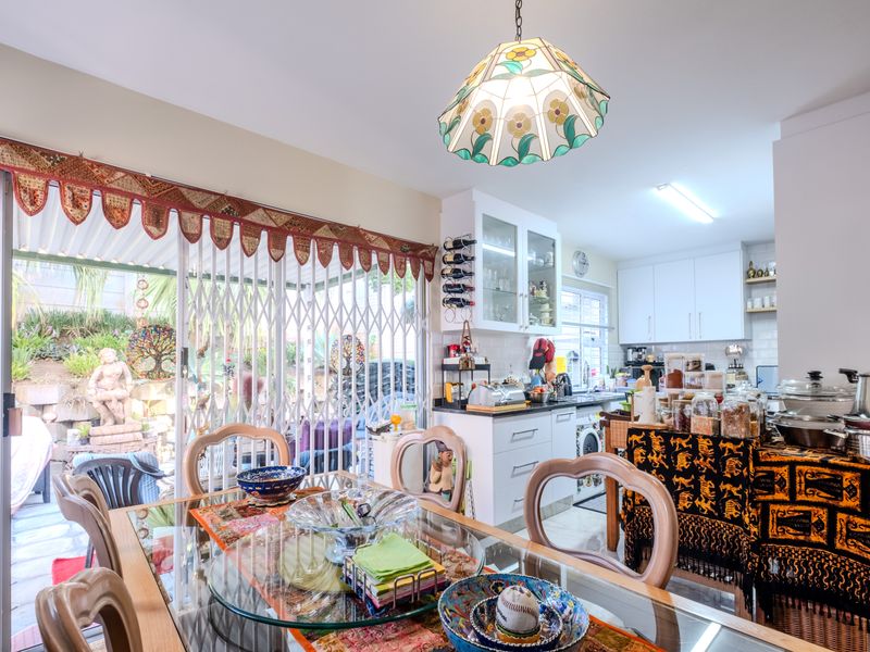 Comfortable duplex living in serene surroundings - Photo 5