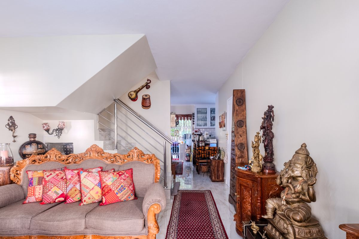 Comfortable duplex living in serene surroundings - Photo 3