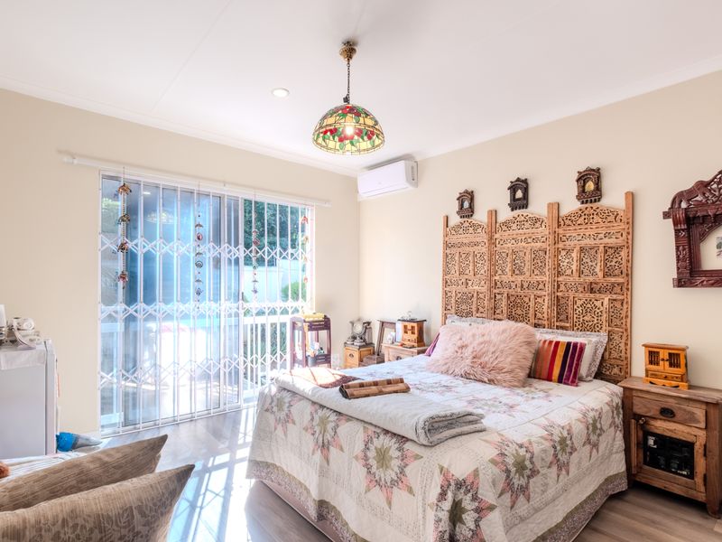 Comfortable duplex living in serene surroundings - Photo 10