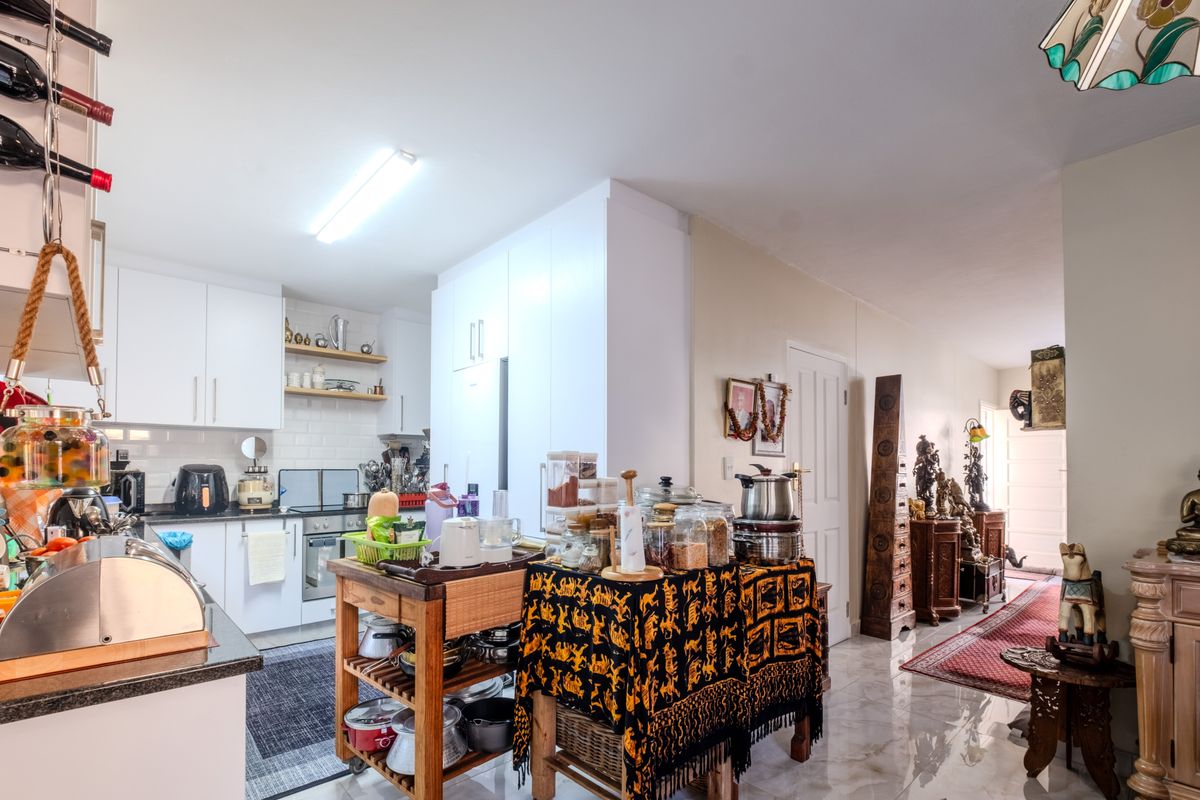 Comfortable duplex living in serene surroundings - Photo 4