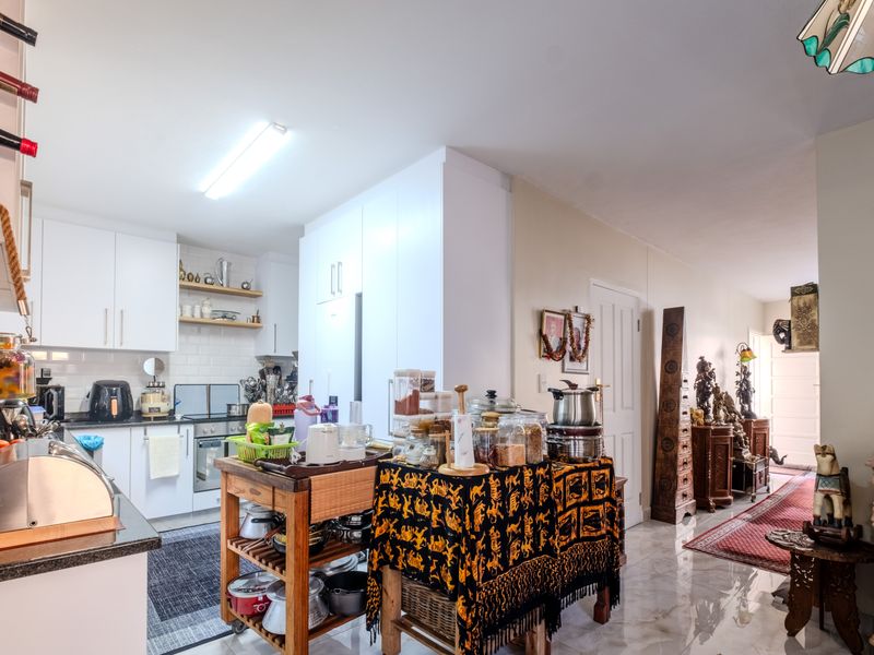 Comfortable duplex living in serene surroundings - Photo 4
