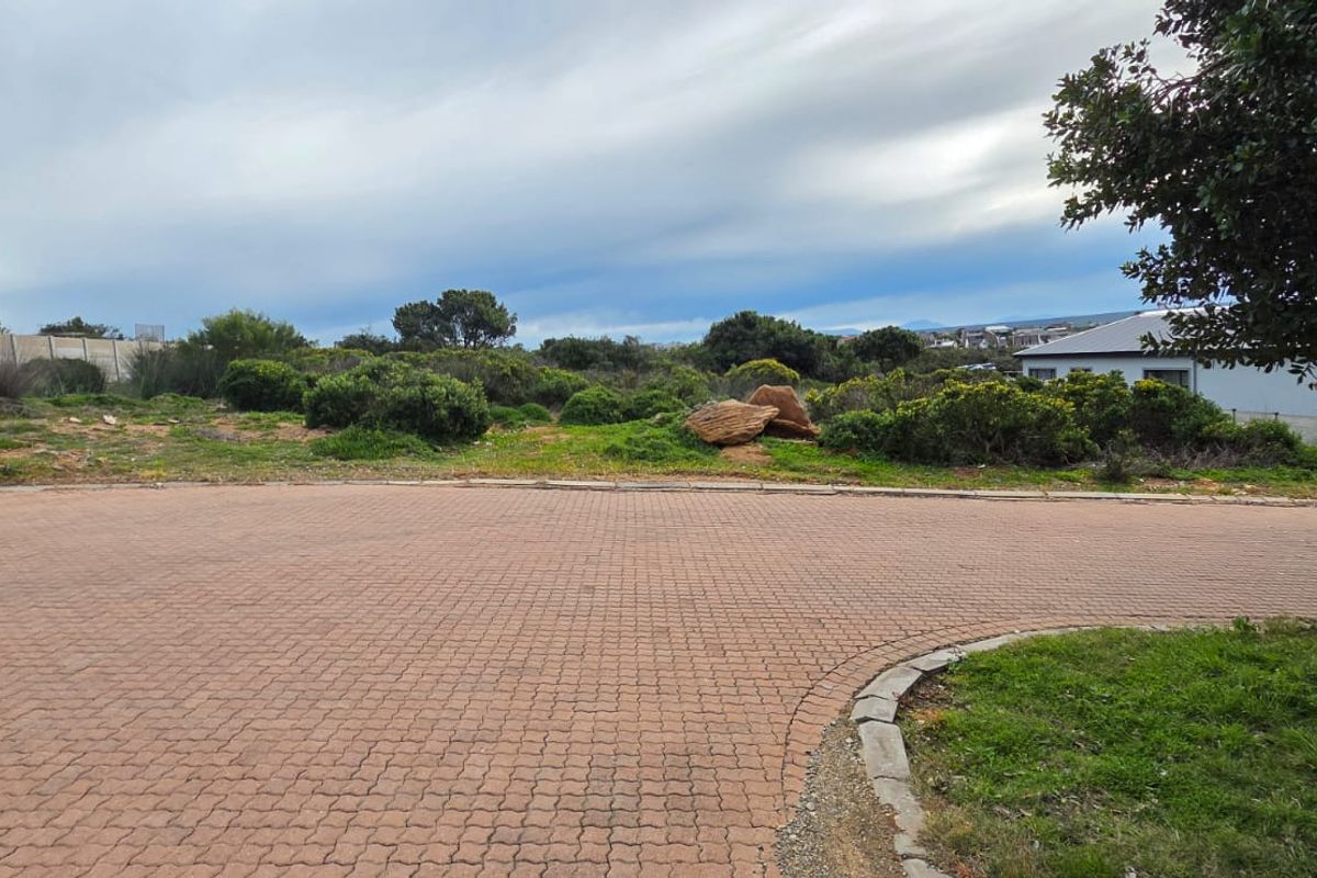 Stilbaai's Hidden Gem – 1,153 m2 of Endless Possibilities (Exclusive Sole Mandate) - Photo 2