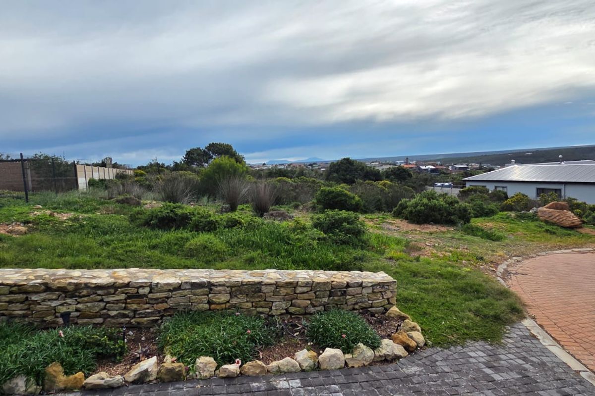 Stilbaai's Hidden Gem – 1,153 m2 of Endless Possibilities (Exclusive Sole Mandate) - Photo 4