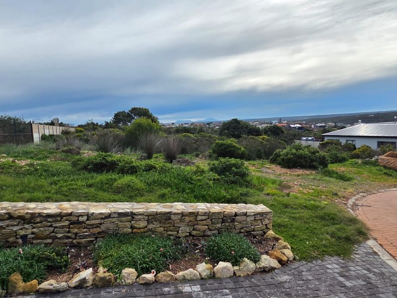 Stilbaai's Hidden Gem – 1,153 m2 of Endless Possibilities (Exclusive Sole Mandate) - Photo 4